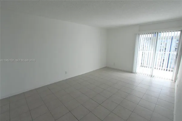 $1,725 | 4550 Northwest 9th Street, Unit 815E, Miami, FL 33126