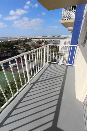 $1,725 | 4550 Northwest 9th Street, Unit 815E, Miami, FL 33126