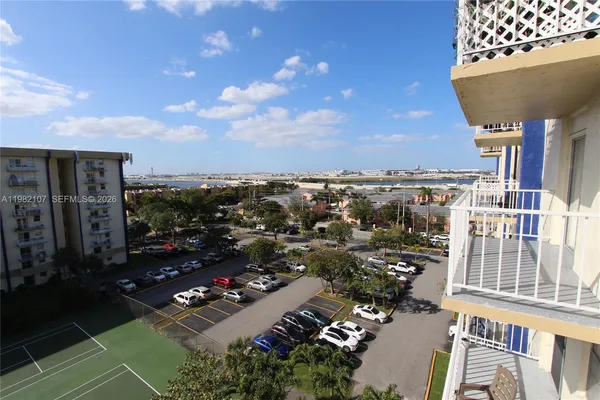 $1,725 | 4550 Northwest 9th Street, Unit 815E, Miami, FL 33126