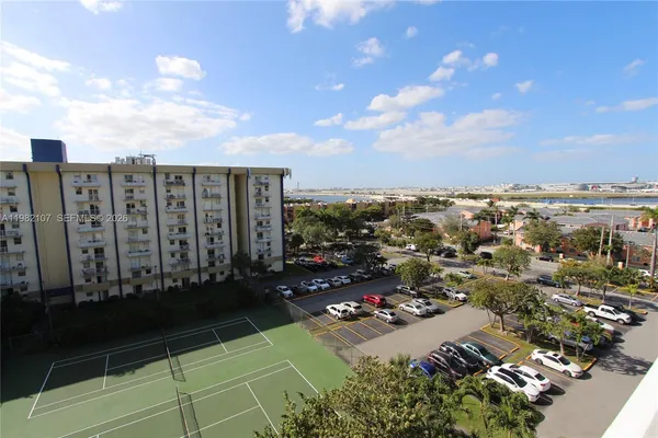$1,725 | 4550 Northwest 9th Street, Unit 815E, Miami, FL 33126