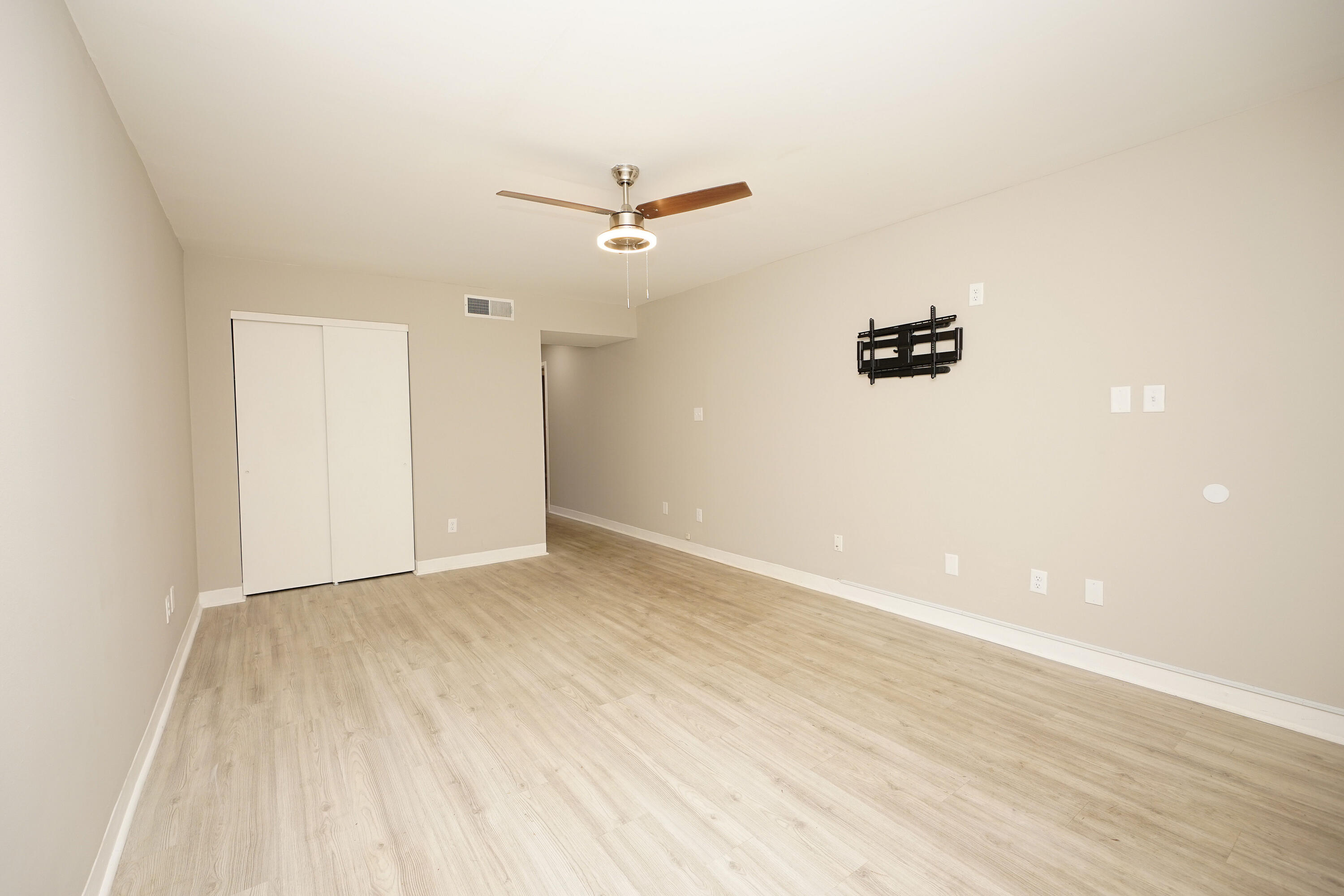 210 Pelham Road, Unit 212A Fort Walton Beach, FL 32547 - Photo 6 of 34 Living room