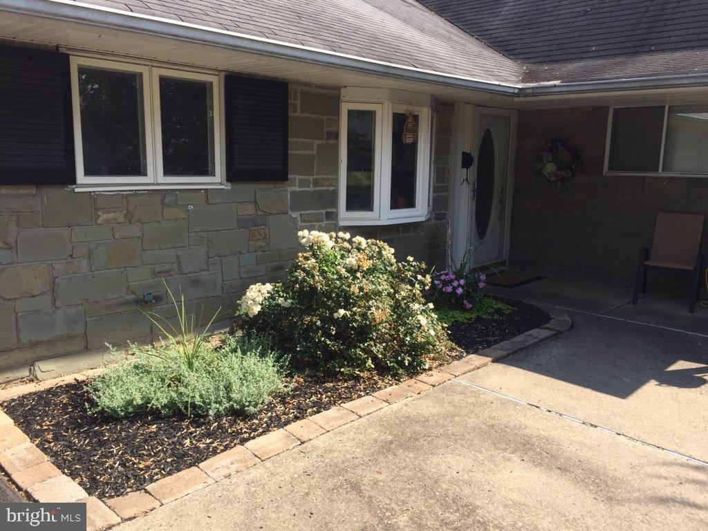 34 Red Berry Road Levittown, PA 19056 - Photo 4 of 37