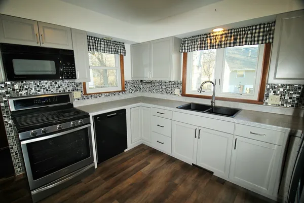 $239,500 | 451 31st Avenue, East Moline, IL 61244