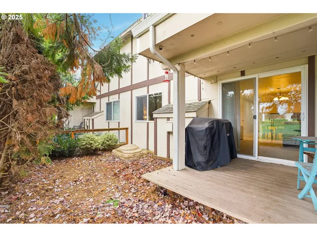 a view of outdoor space