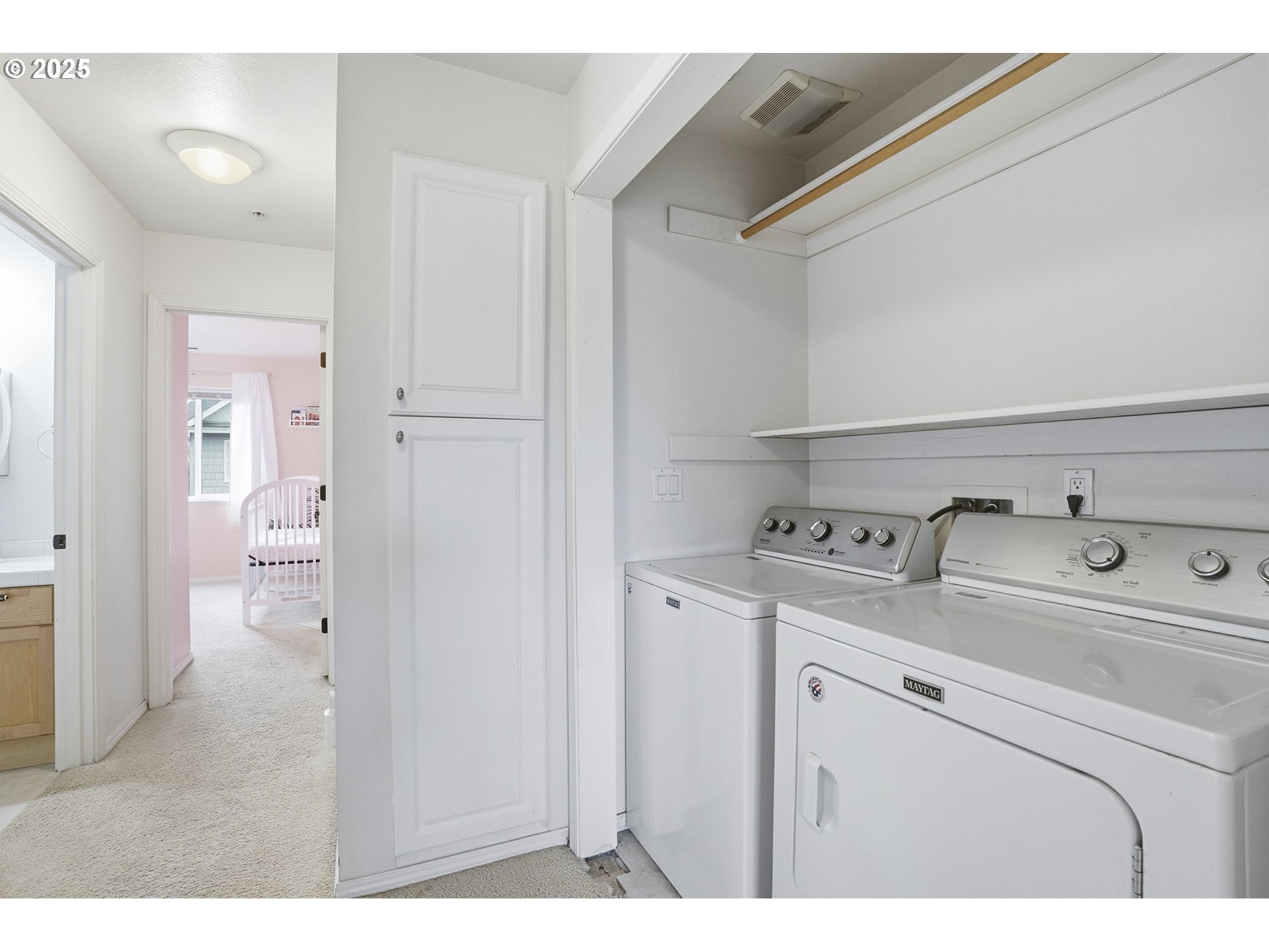 445 Harris Lane Oregon City, OR 97045 - Photo 26 of 29 a view of utility room with washer and dryer