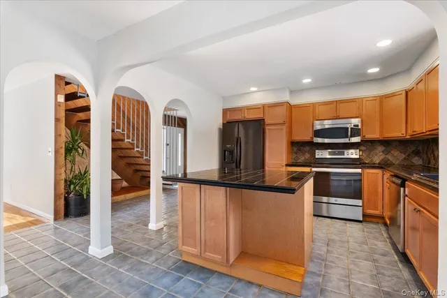 $839,900 | 206 Emerson Avenue, Hartsdale, NY 10530