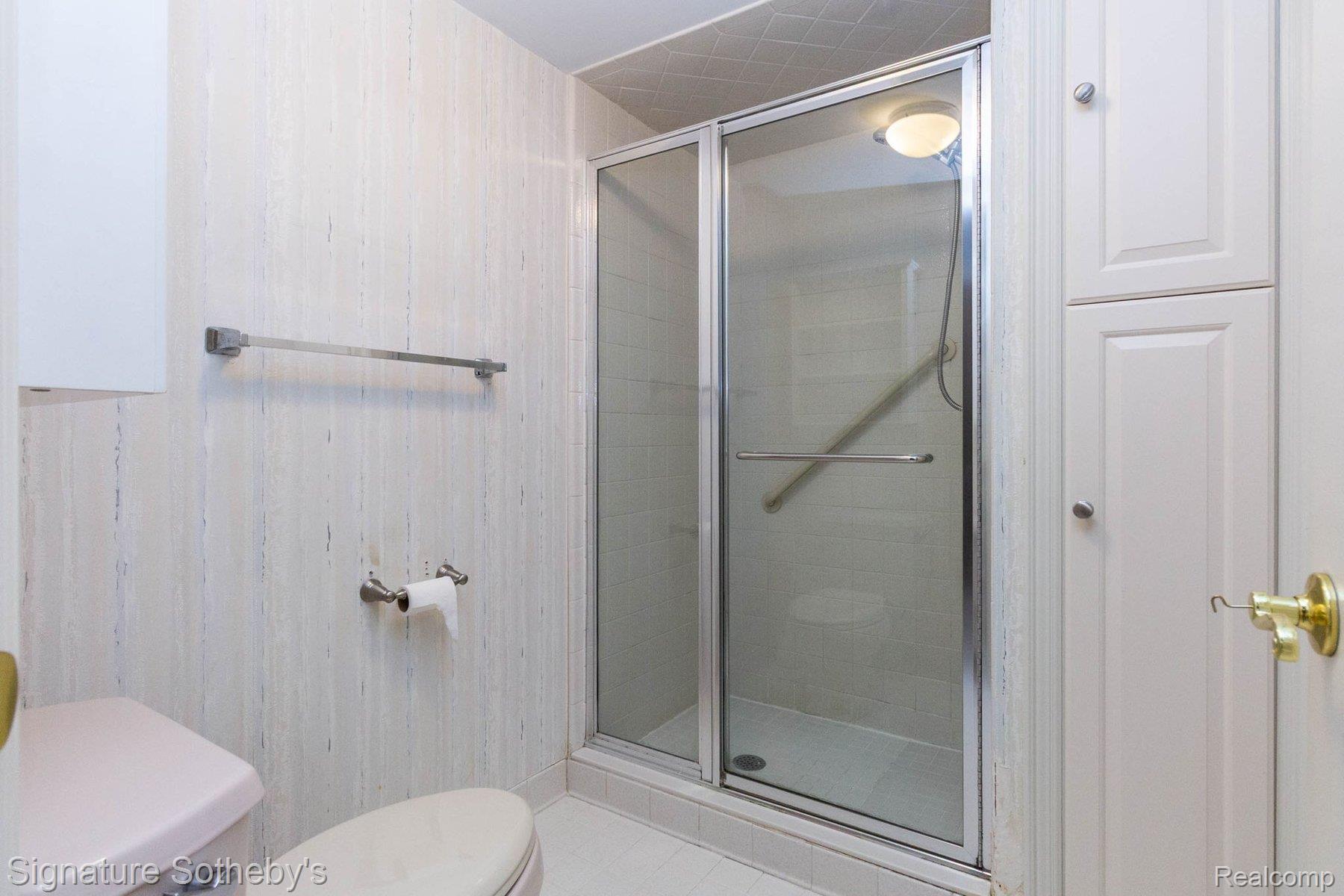 19710 West 13 Mile Road, Unit 101 Franklin, MI 48025 - Photo 24 of 40