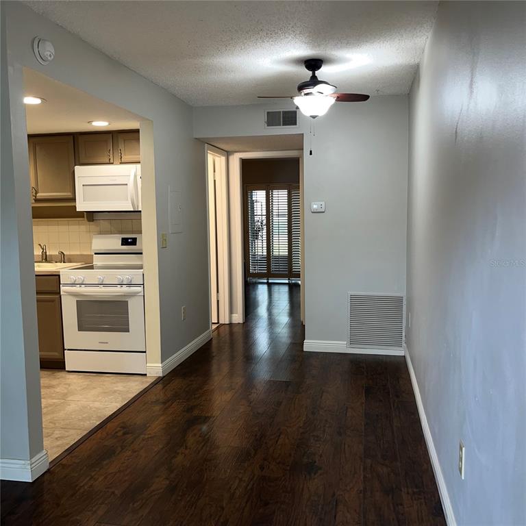 870 Virginia Street, Unit 111 Dunedin, FL 34698 - Photo 11 of 43