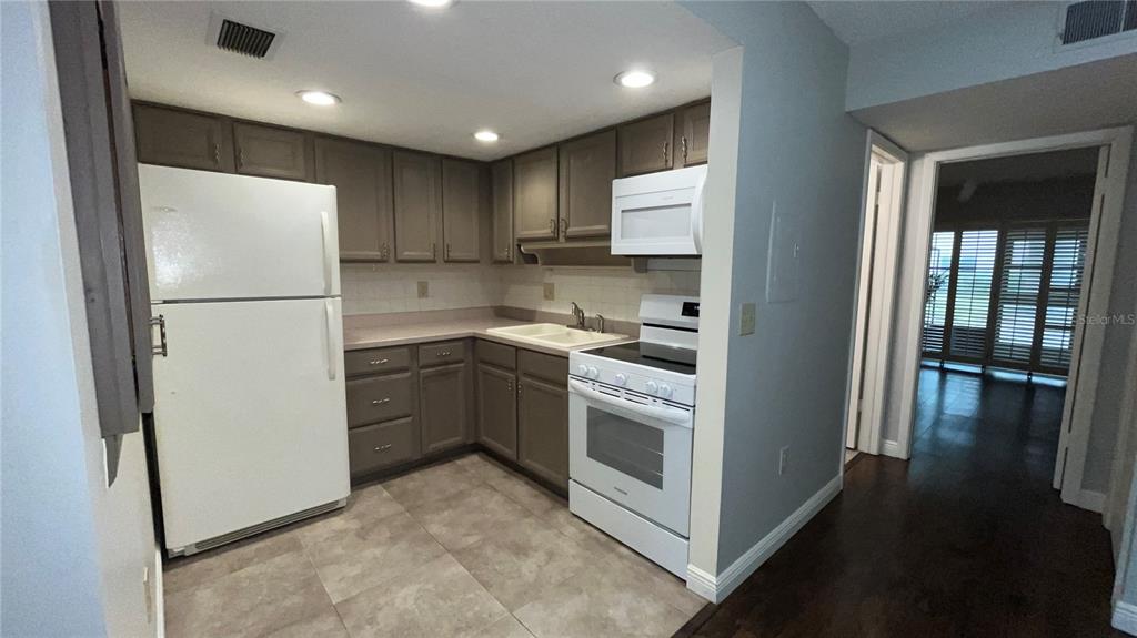 870 Virginia Street, Unit 111 Dunedin, FL 34698 - Photo 12 of 43