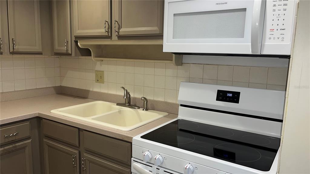 870 Virginia Street, Unit 111 Dunedin, FL 34698 - Photo 13 of 43