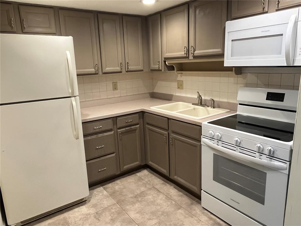 870 Virginia Street, Unit 111 Dunedin, FL 34698 - Photo 2 of 43