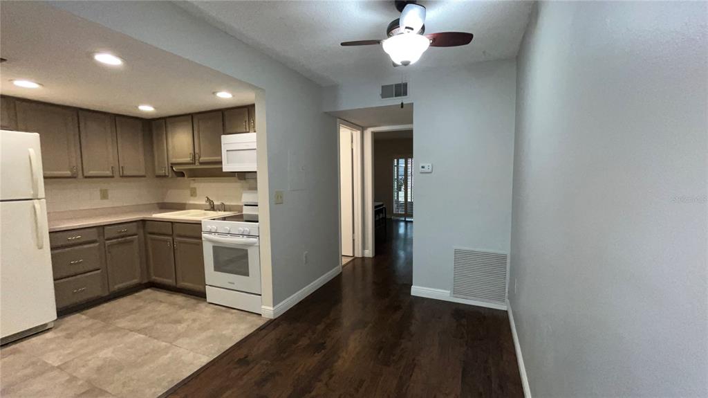 870 Virginia Street, Unit 111 Dunedin, FL 34698 - Photo 10 of 43