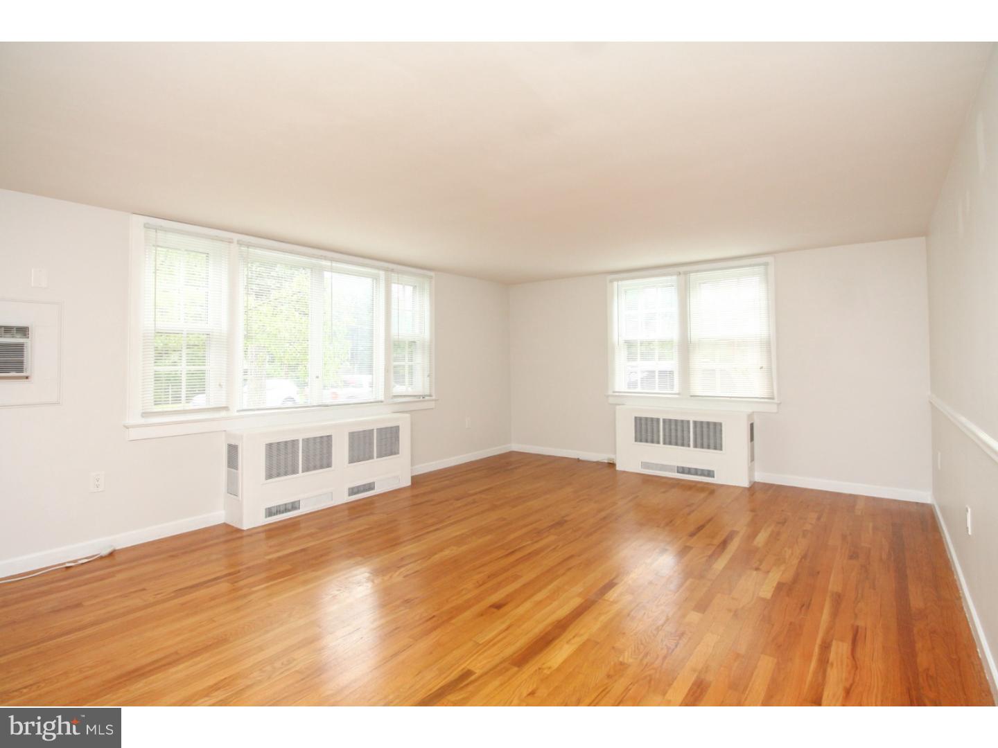 122 South Lippincott Avenue Maple Shade, NJ 08052 - Photo 4 of 24 Unit #1