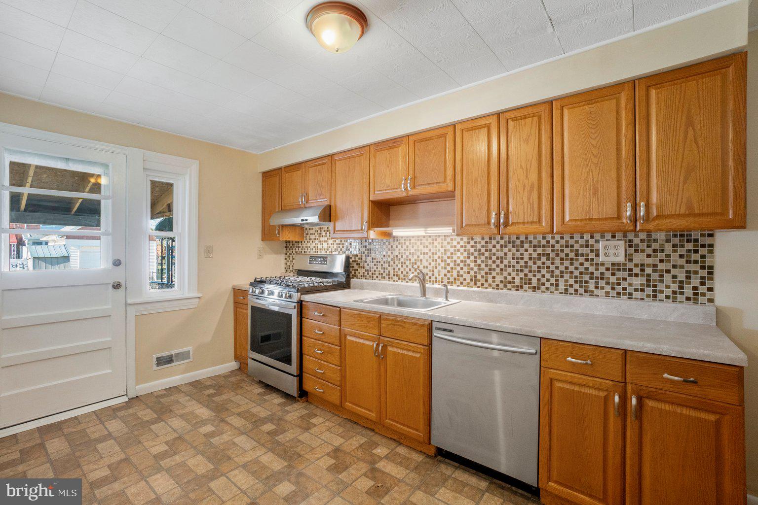 1732 Melbourne Road Baltimore, MD 21222 - Photo 3 of 23 Gallery Image 3