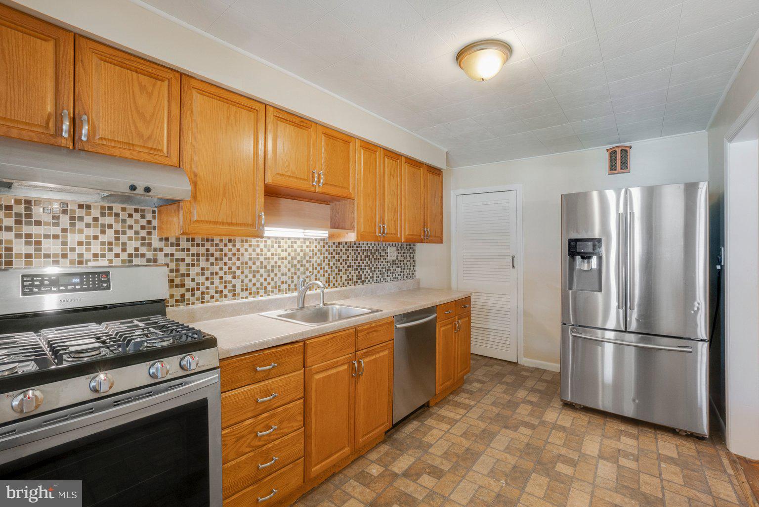 1732 Melbourne Road Baltimore, MD 21222 - Photo 4 of 23 Gallery Image 4