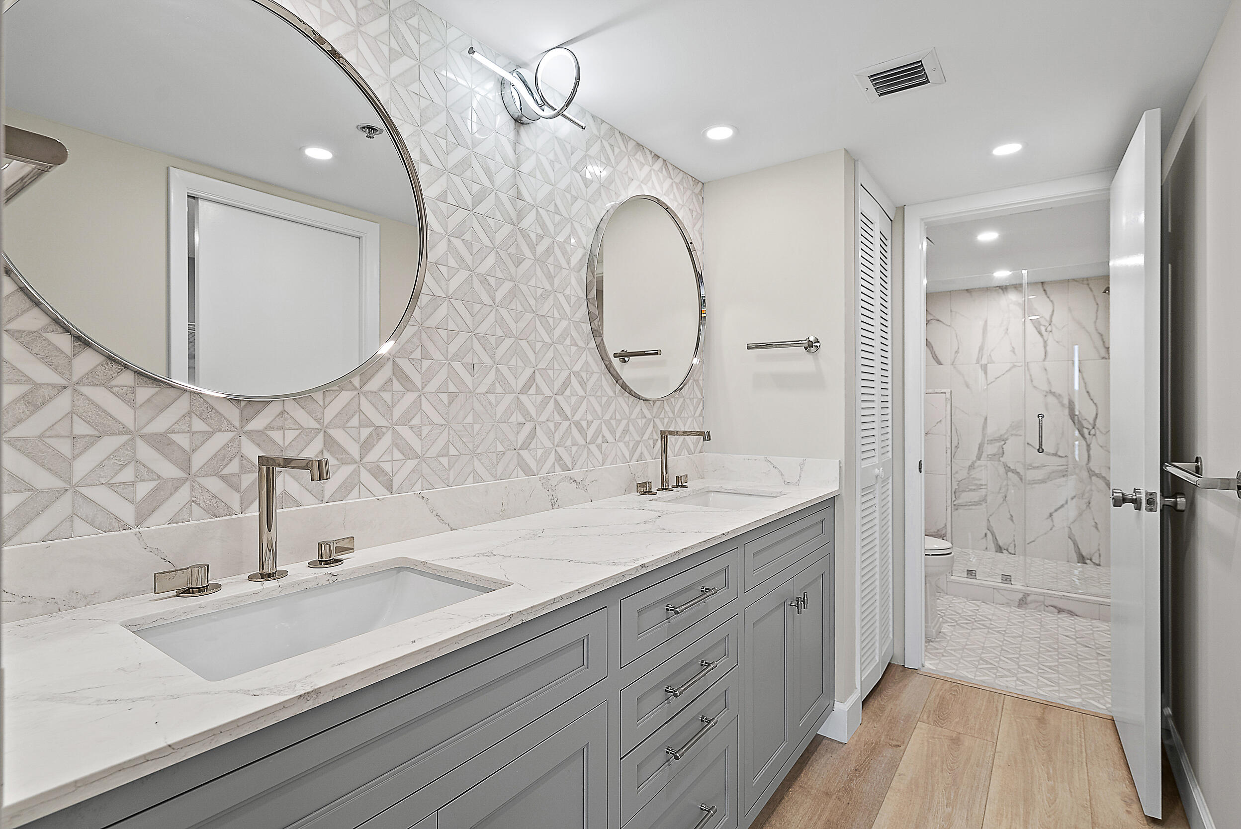 16910 Bay Street, Unit E204 Jupiter, FL 33477 - Photo 6 of 27 Primary Bath