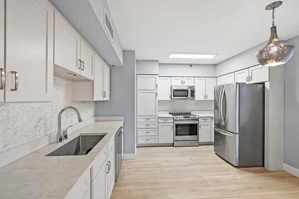 $850,000 | 16910 Bay Street, Unit E204, Jupiter, FL 33477