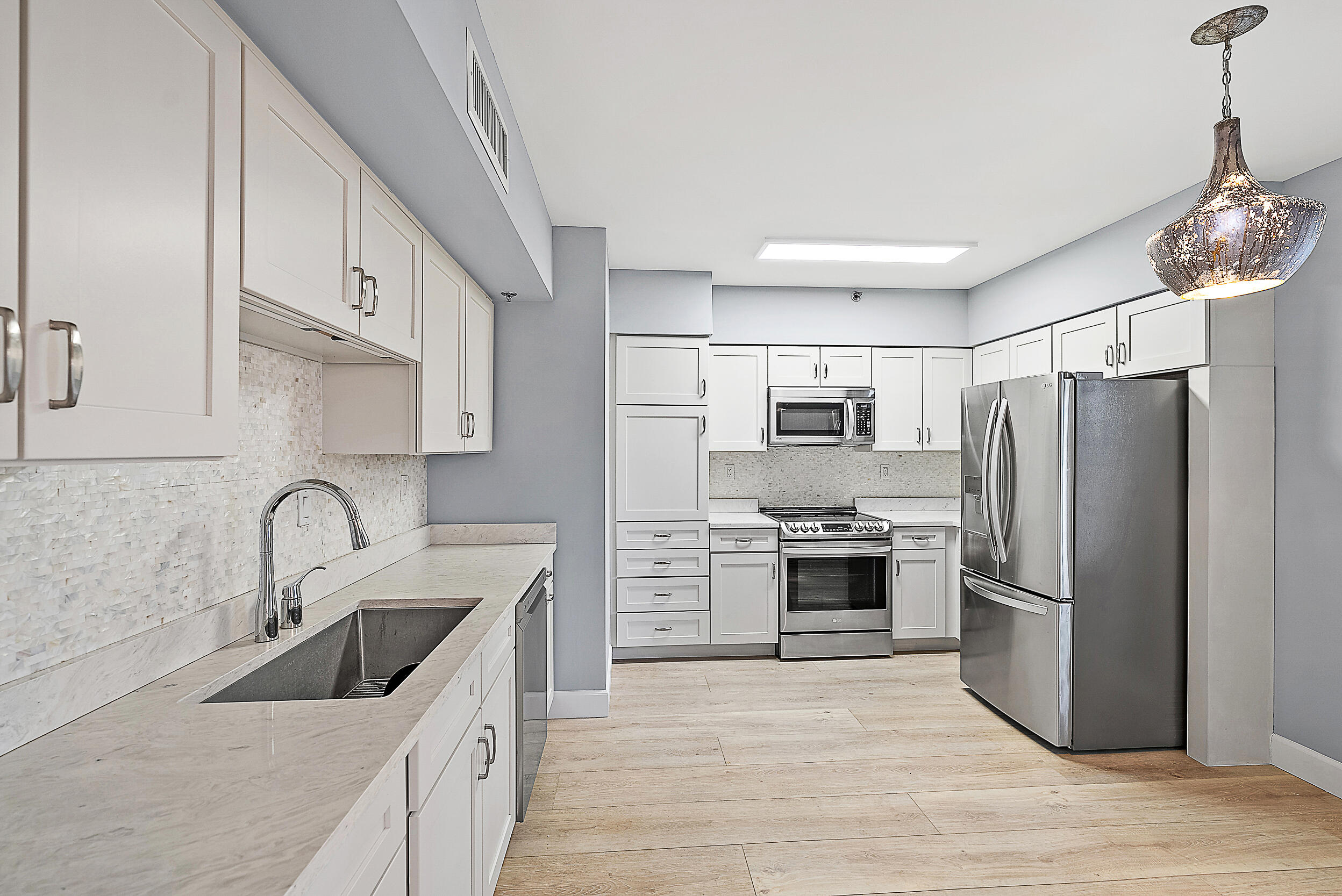 16910 Bay Street, Unit E204 Jupiter, FL 33477 - Photo 8 of 27 Kitchen