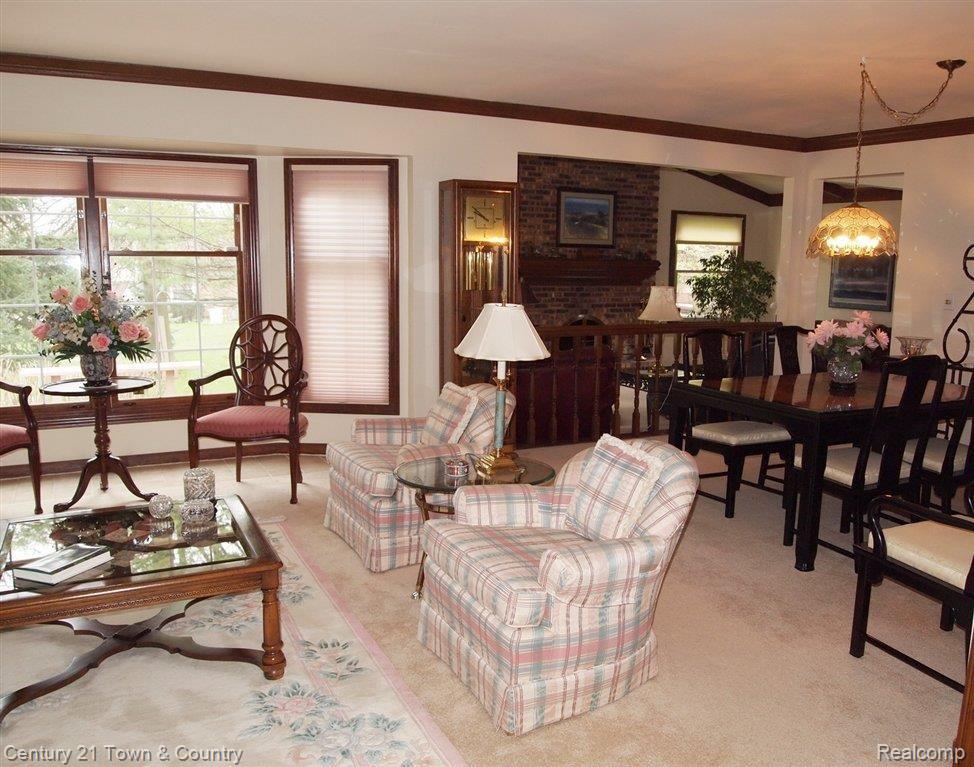236 Tanglewood Drive Rochester, MI 48309 - Photo 4 of 18 Living Rm