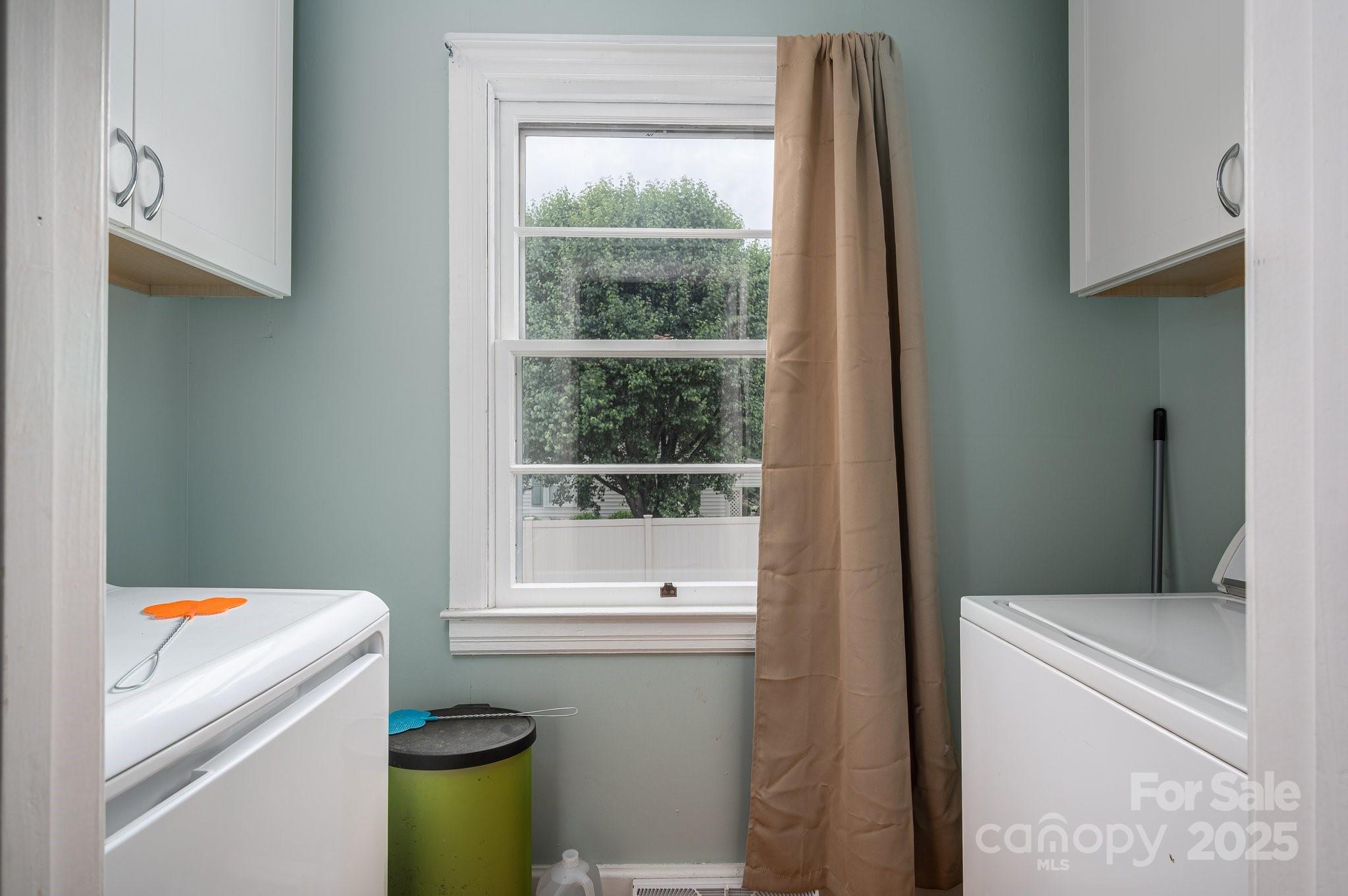 400 North Houser Street Cherryville, NC 28021 - Photo 14 of 26 a bathroom with a toilet and a sink