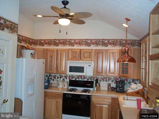 3027 East Prospect Road York, PA 17402 - Photo 3 of 9 Gallery Image 3