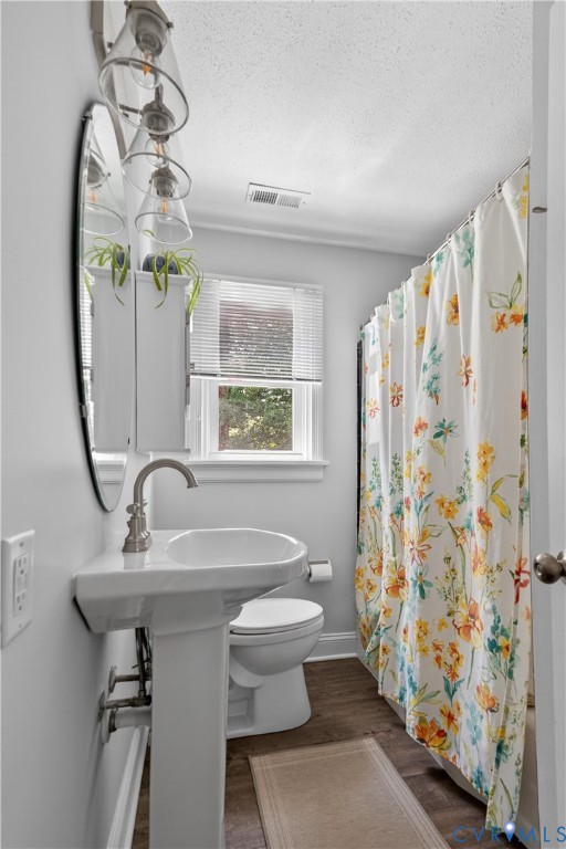 1220 Santa Anna Road Henrico, VA 23229 - Photo 18 of 30 Full bath on the 1st floor