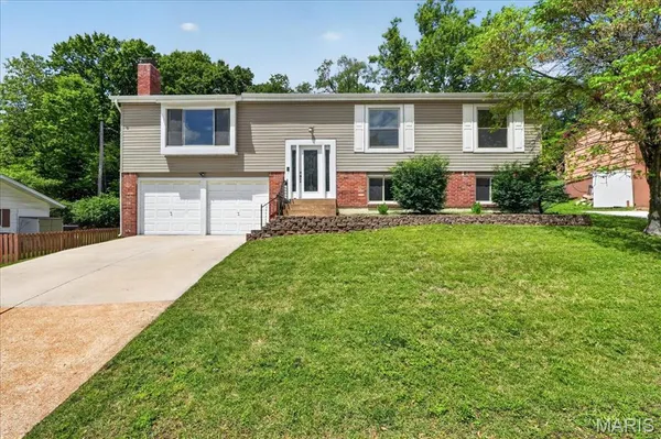 $375,000 | 719 La Bonne Parkway, Manchester, MO 63021