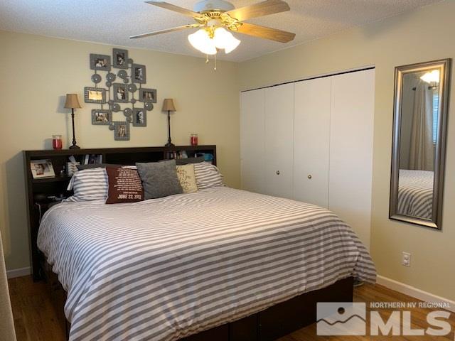 687 Ibis Lane Reno, NV 89503 - Photo 8 of 14 a bedroom with a bed and a chandelier