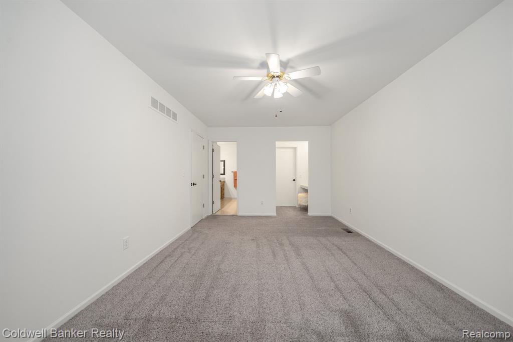 250 Meadow Bridge Drive Rochester Hills, MI 48307 - Photo 16 of 39