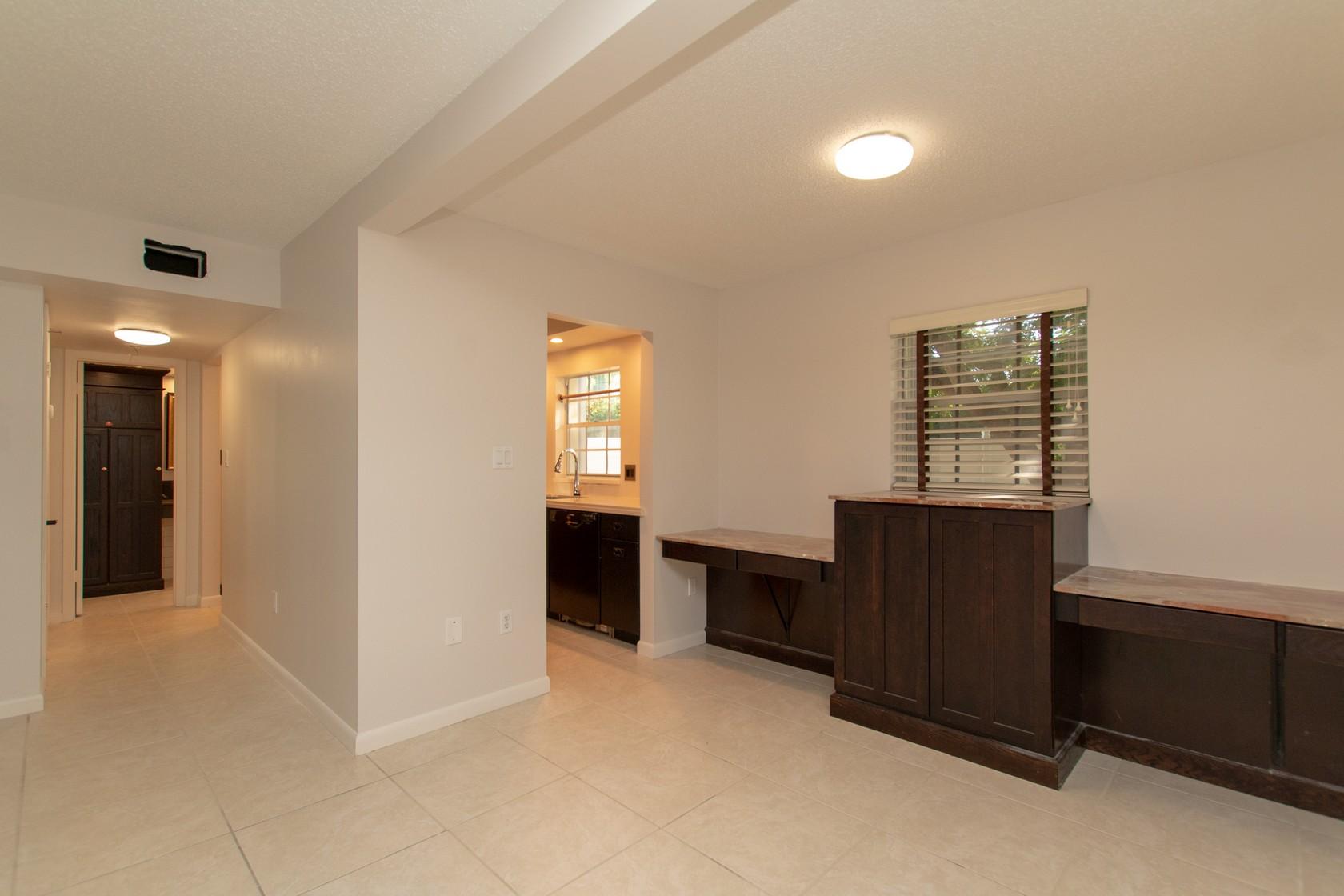 40 High Point Road, Unit A106 Tavernier, FL 33070 - Photo 10 of 35 Dining Area/Office Space