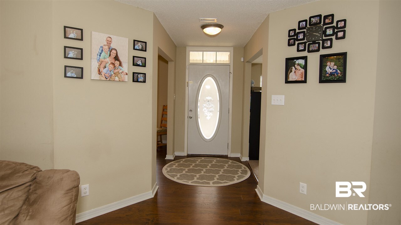 9604 Downing Way West Mobile, AL 36695 - Photo 3 of 24 Foyer