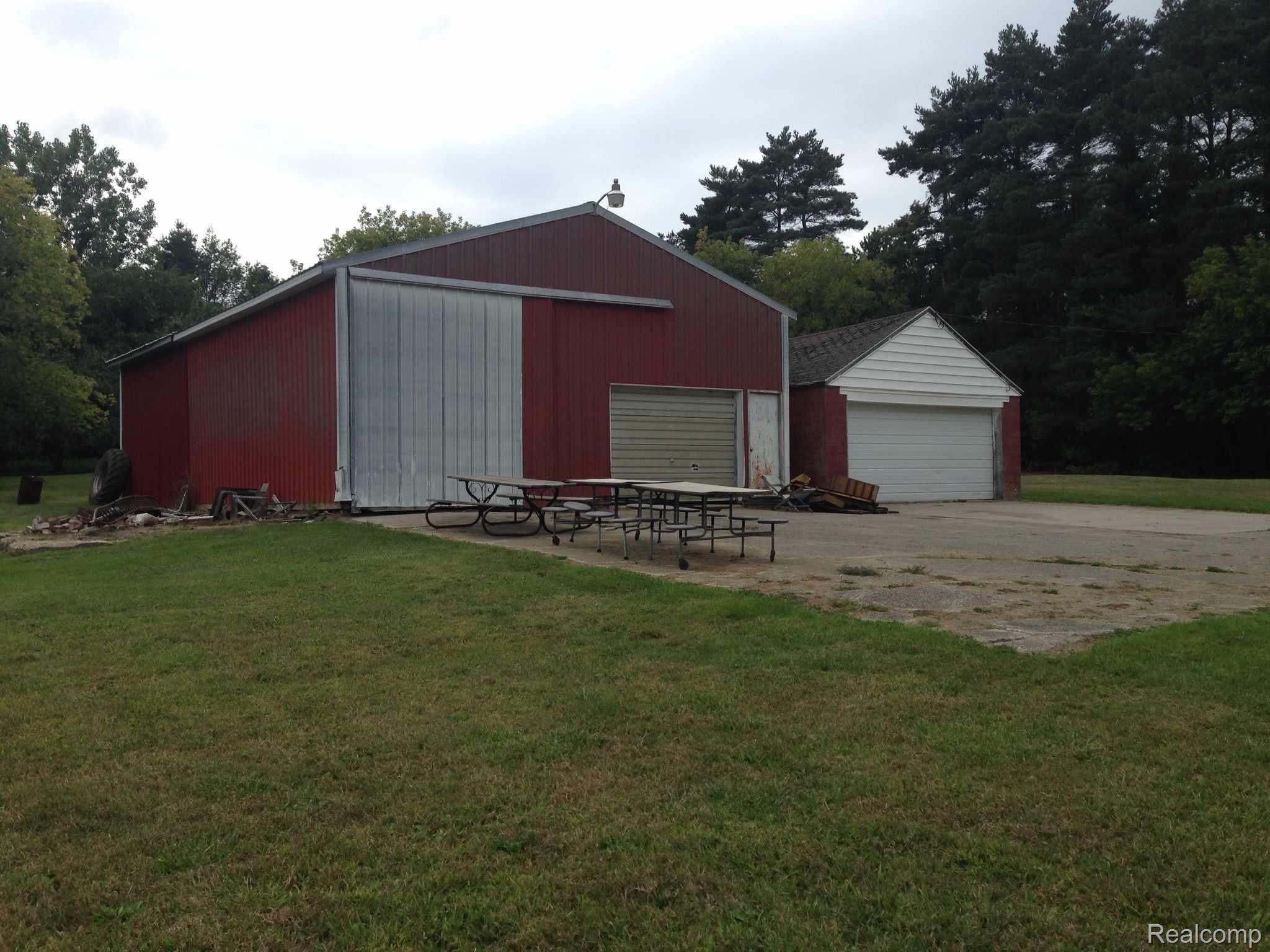 pole barn.jpeg
