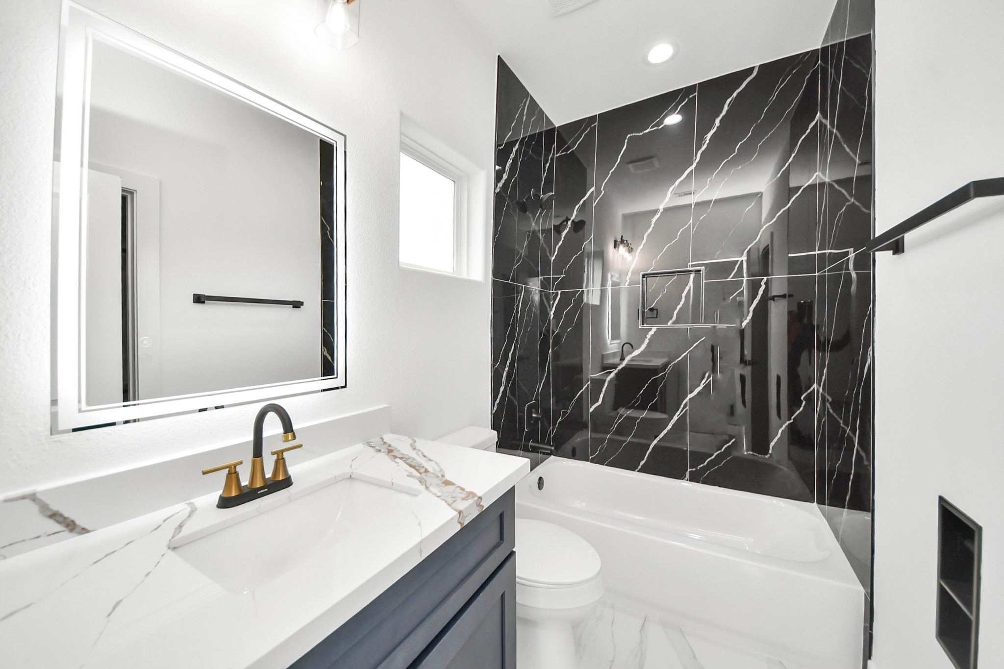 6629 Foster Street Houston, TX 77021 - Photo 21 of 33 Convenient on suite secondary bathroom with modern vanity and clean design.