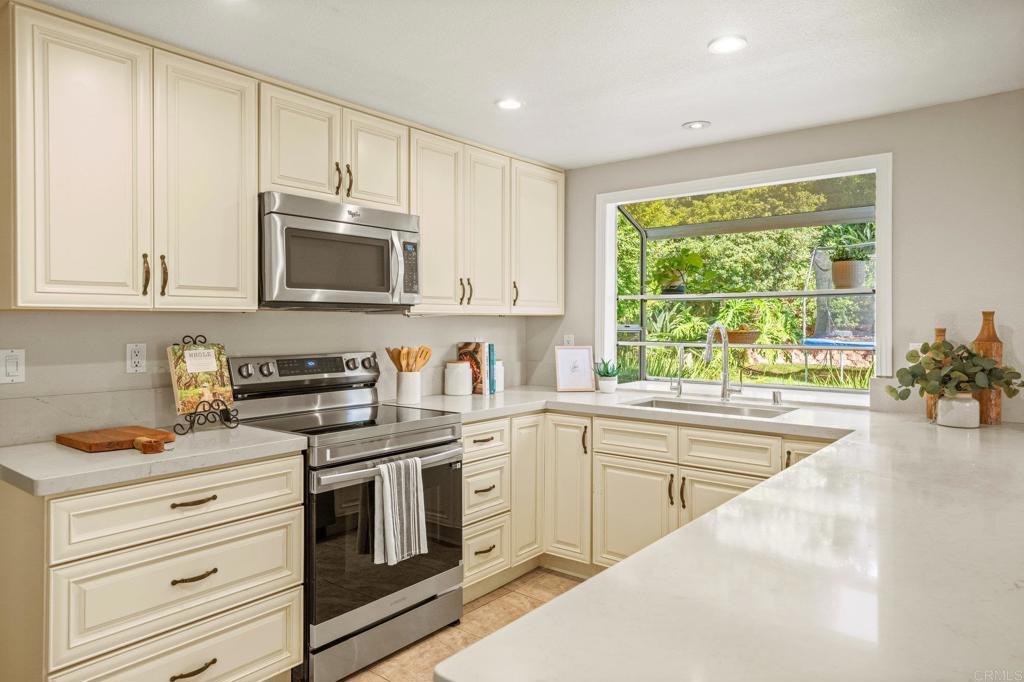 2702 Jacaranda Avenue Carlsbad, CA 92009 - Photo 13 of 52