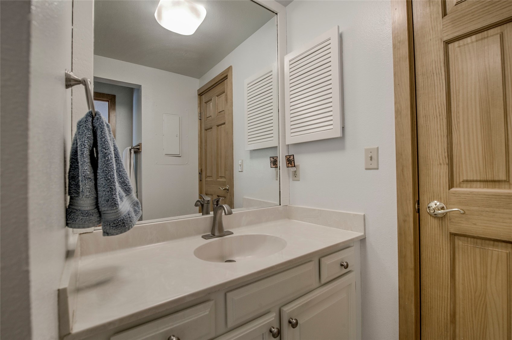 187 Fuller Placer Road, Unit B Breckenridge, CO 80424 - Photo 14 of 33 a bathroom with a sink and a mirror