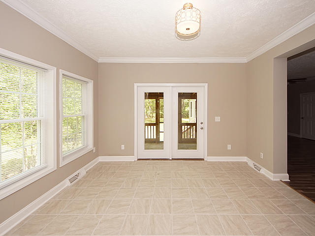570 County Rd S-18-349 Ridgeville, SC 29472 - Photo 10 of 44 Crown Molding