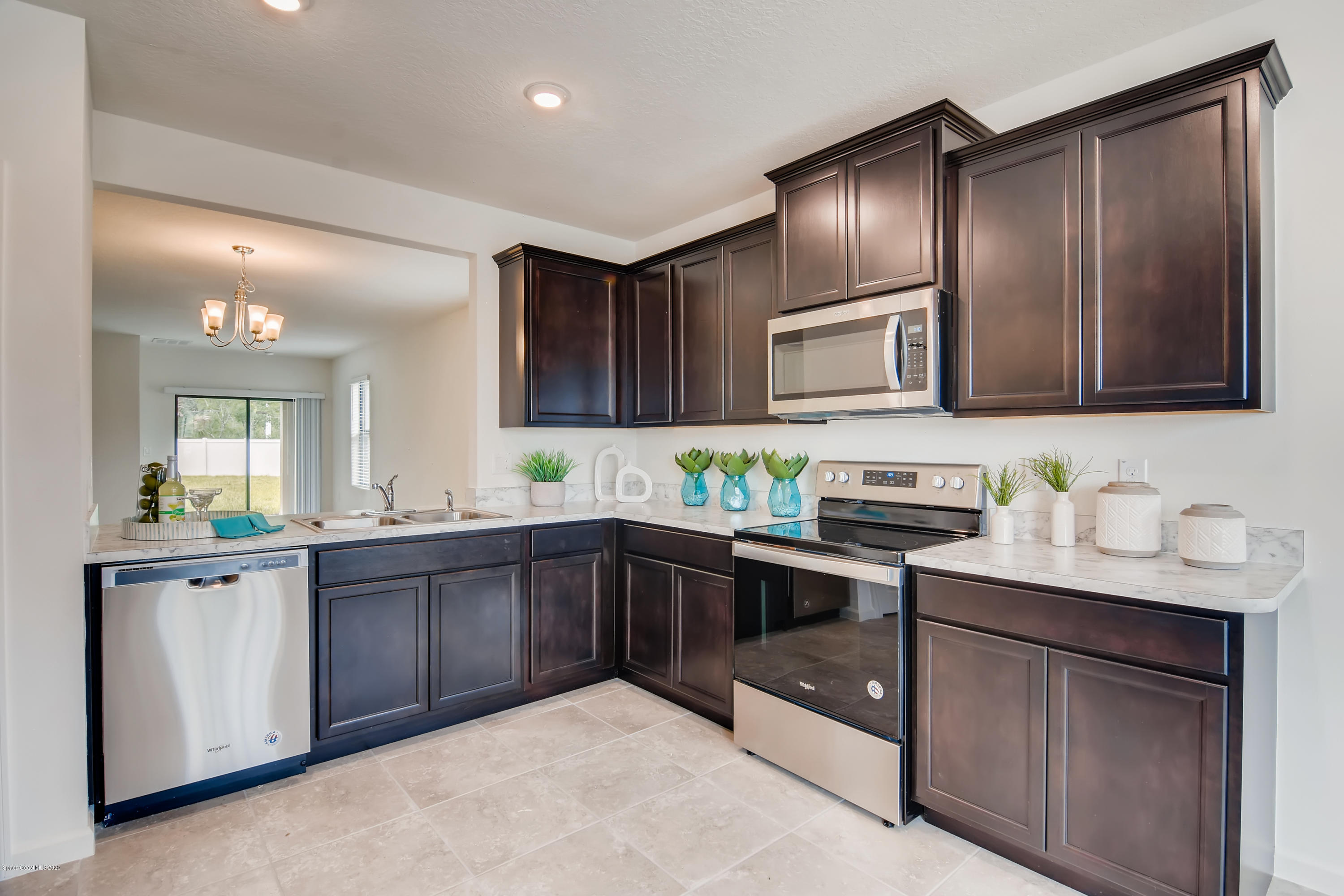 940 Grapefruit Road Southeast Palm Bay, FL 32909 - Photo 4 of 22 KITCHEN