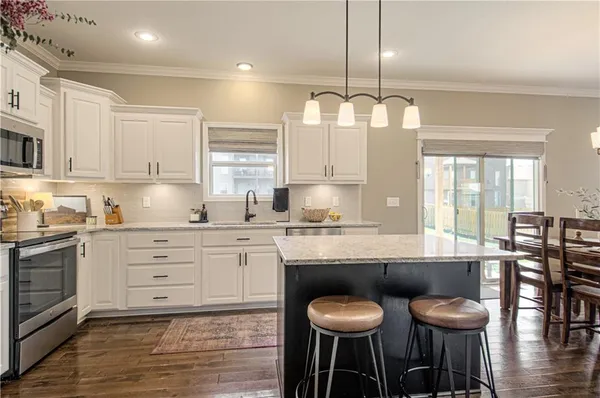 $460,000 | 10821 North Bristol Avenue, Kansas City, MO 64156