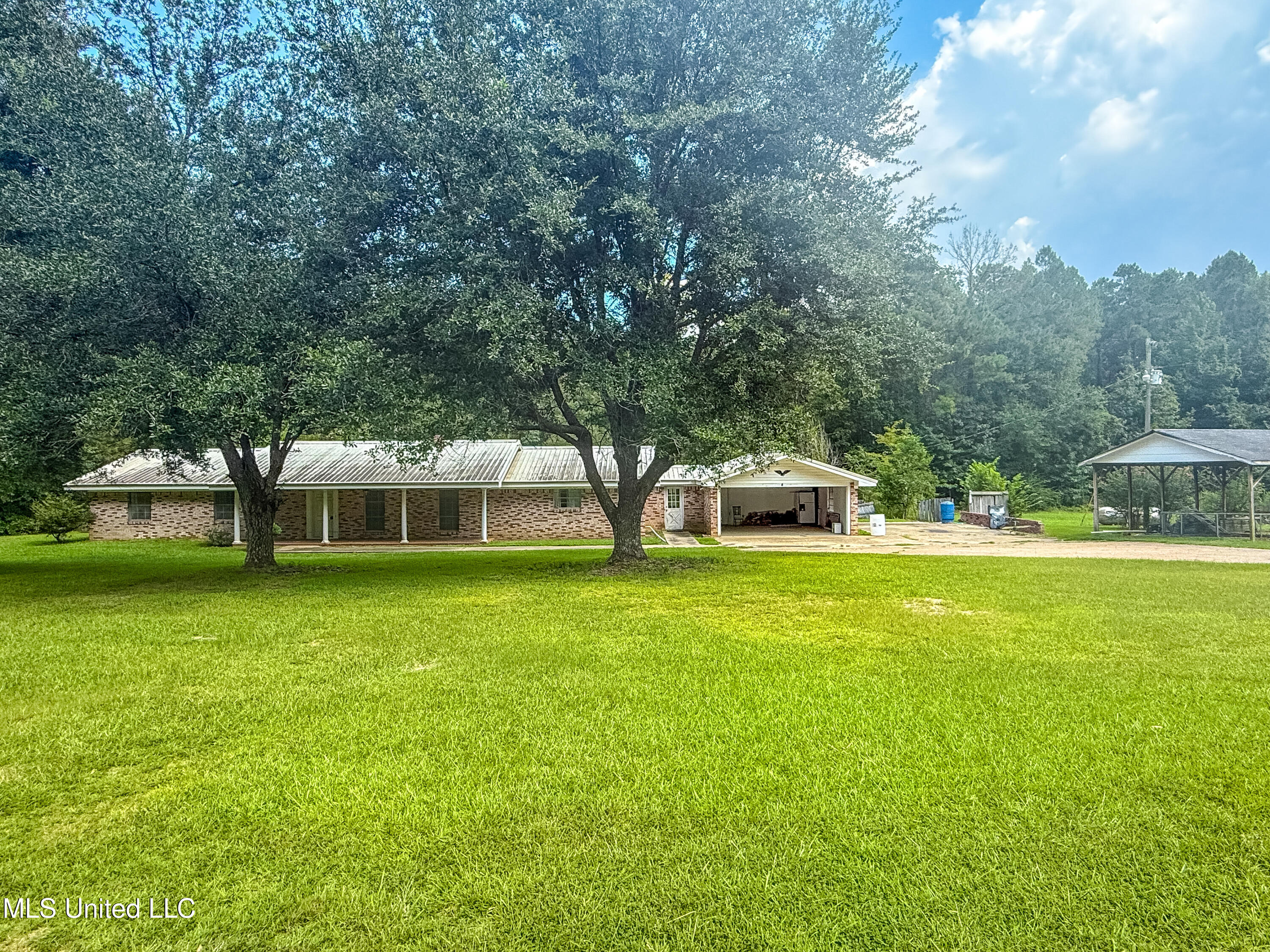 3415 Cato Road Braxton, MS 39044 - Photo 2 of 20 IMG_8180