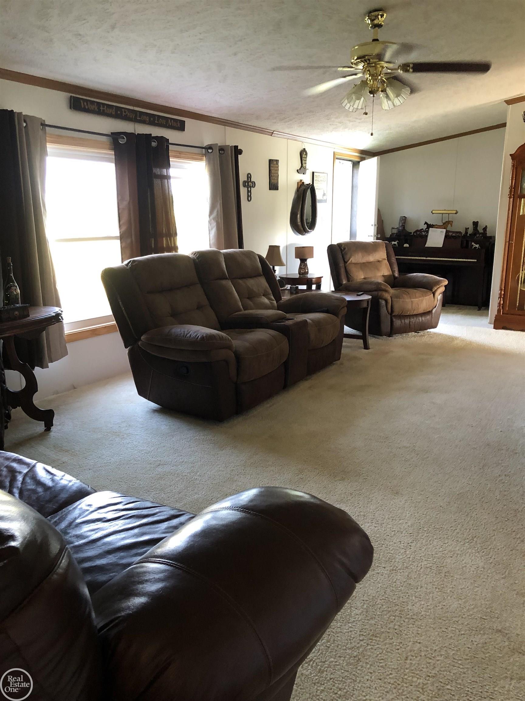 6170 Cribbins Road Croswell, MI 48422 - Photo 18 of 25 50113039-17.JPG