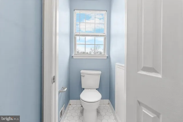 a bathroom with a toilet