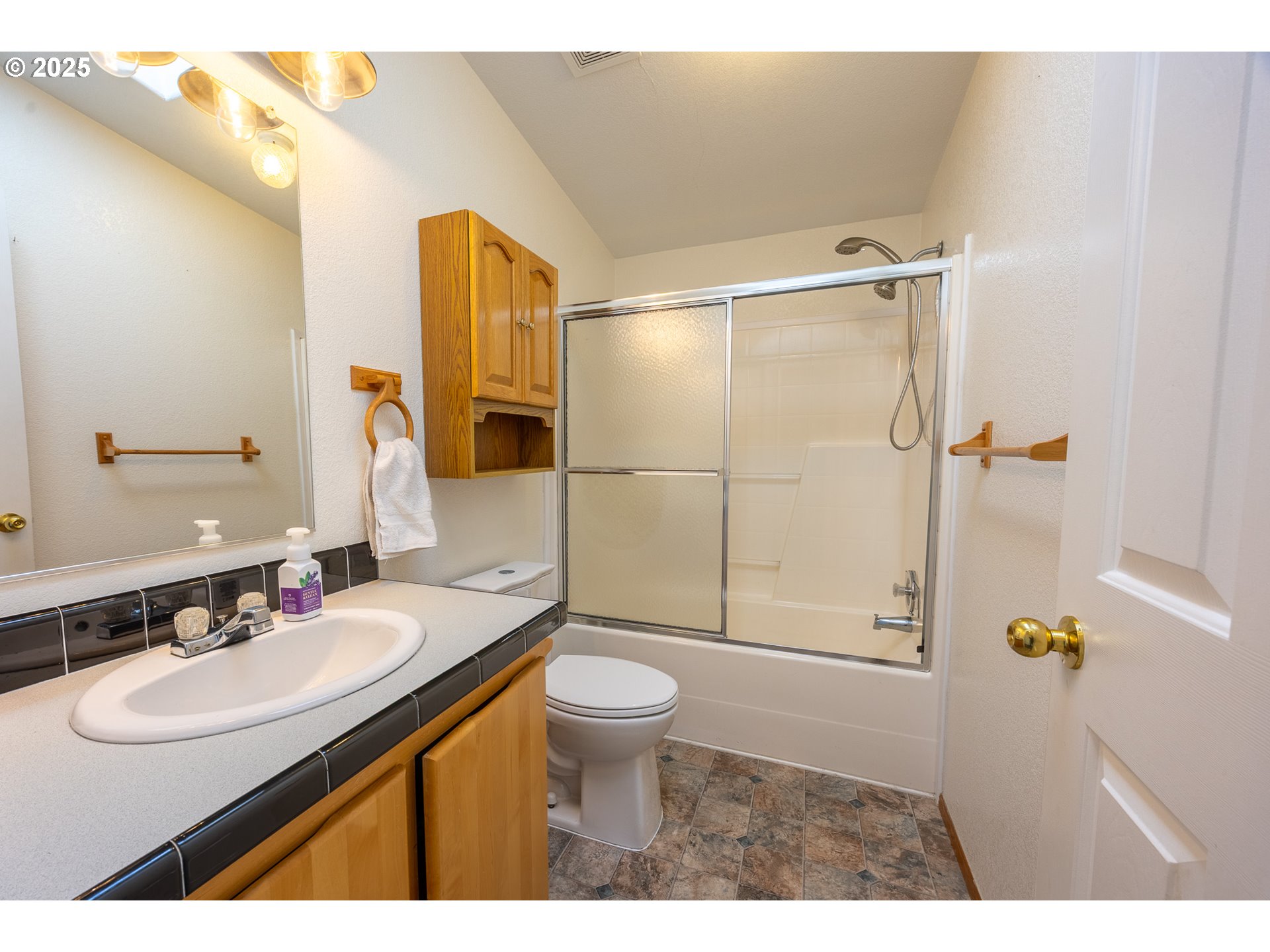 63673 Wallace Road Coos Bay, OR 97420 - Photo 22 of 41 Bathroom