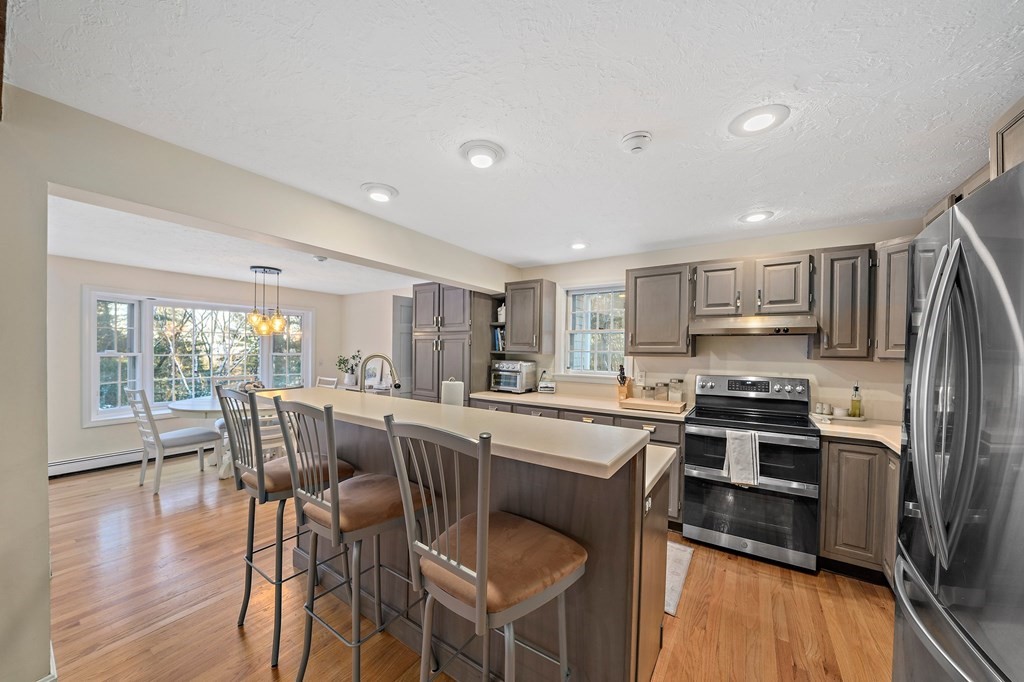46 Smoke Hill Ridge Road Marshfield, MA 02050 - Photo 4 of 42 Gallery Image 4