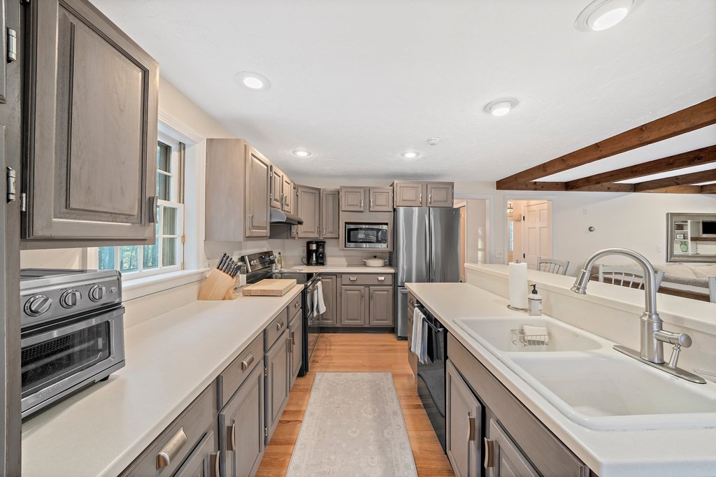 46 Smoke Hill Ridge Road Marshfield, MA 02050 - Photo 6 of 42 Gallery Image 6