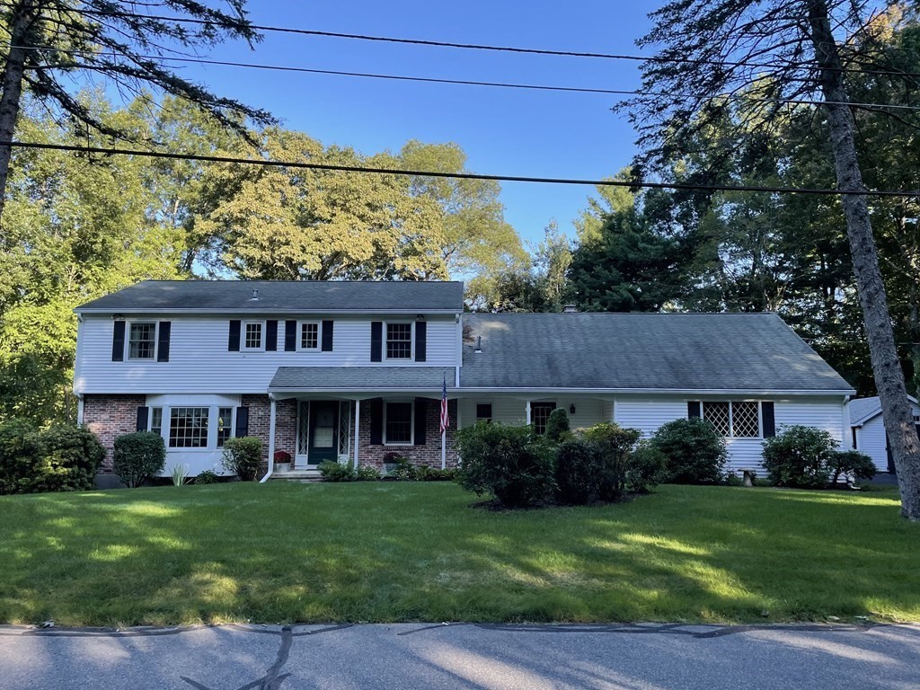 a view of a yard in front of a house