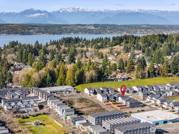 a picture of a bench in a picture