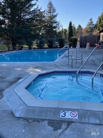 $530,000 | 1565 Parkway Drive, Rohnert Park, CA 94928