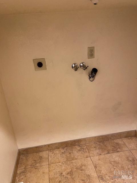 1565 Parkway Drive Rohnert Park, CA 94928 - Photo 25 of 25 a view of a bathroom with a bathtub