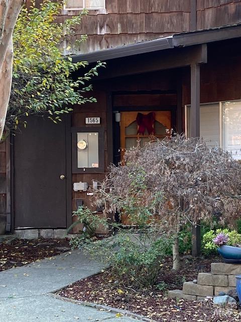 1565 Parkway Drive Rohnert Park, CA 94928 - Photo 3 of 25 a front view of a house