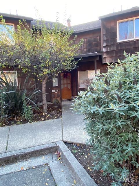 1565 Parkway Drive Rohnert Park, CA 94928 - Photo 4 of 25 a view of a garden with an empty room